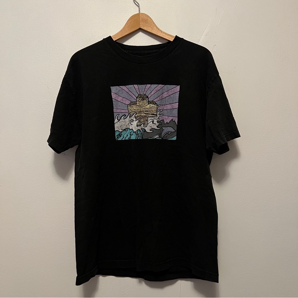 Japanese Wave Graphic T-shirt Distressed Fits Medium